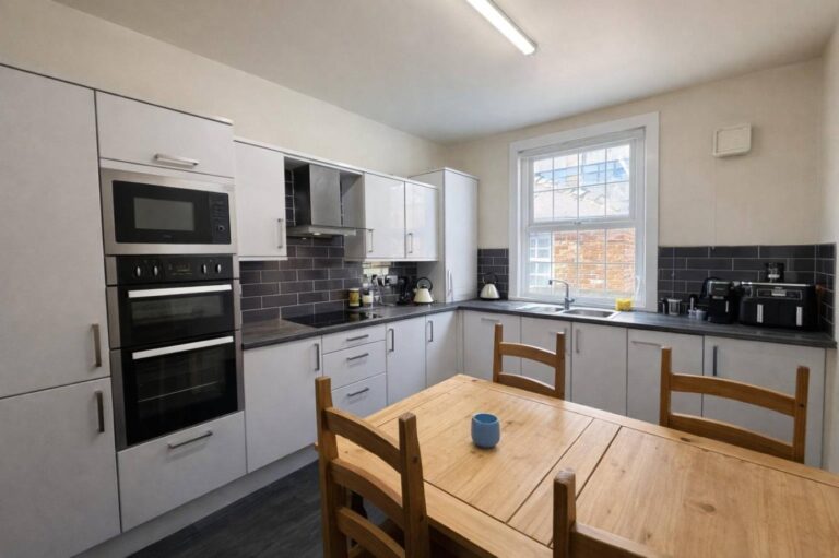 Home 1 5a westbourne road sheffield university student accommodation kitchen 2